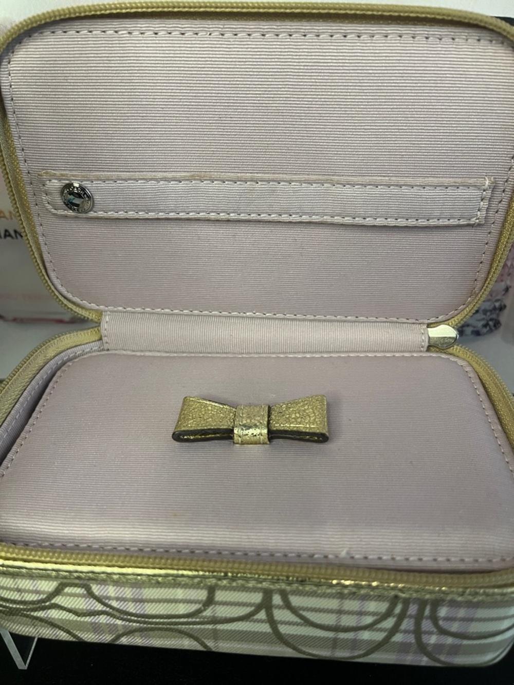 Coach lilac and beige w/gold detailsPatterned Travel Jewelry Case EUC✨ - Picture 6 of 6